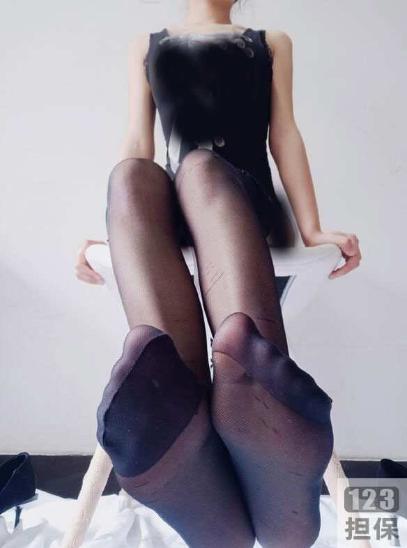 《橘猫》最新连体衣视频