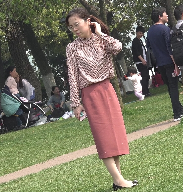 惊现-唯美熟女户外有尺度丝袜视频3部