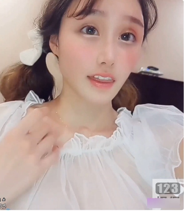 微博网红大眼洋娃娃《歆哥哥》定制视频