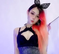 快手网红『桃宝』吊带裙烧舞私拍第二弹