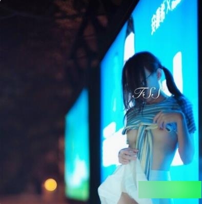 Twitter人气超级火爆有尺度高颜值女神《FSS冯珊珊》最新稀缺散播合集