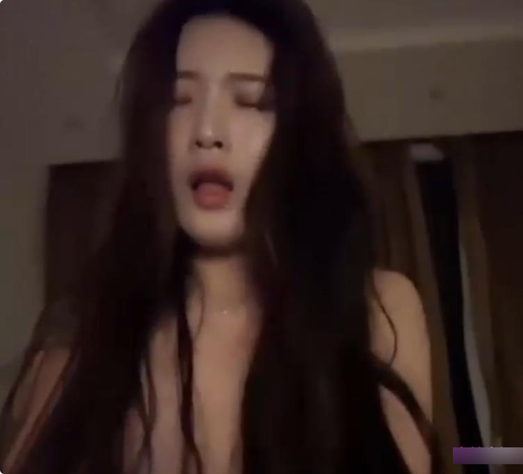 抖音网红《赵一菲》翻车被爆是酒吧战神