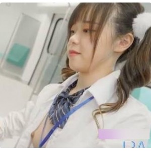 Yuri《尤莉》地铁上公开打扑克