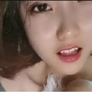 劲爆-清纯大眼萌妹子露脸自玩