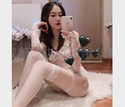 推特超人气社保姬（快点亲亲我呀）蕾丝私拍合集