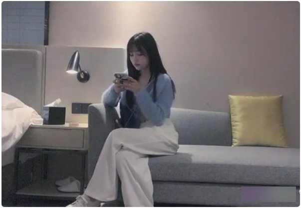 抖音气质女神《兰兰鹿鹿》被黑历史影响再无出头之日【7V-2.5G度盘】