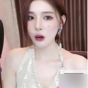 斗鱼主播《小水熙》跟粉丝私下交流，表情真丰富【15G】