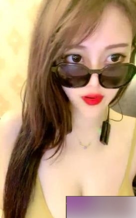 性感女主播（安琪宝贝）烈焰红唇出镜，36E罩杯引人惊叹【2.32+GB】