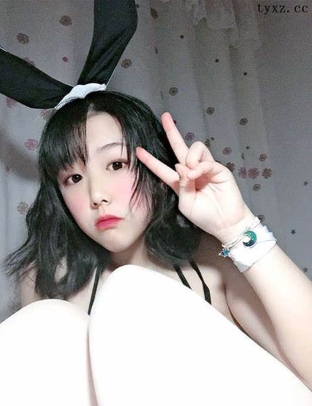 奶酪陷阱：高颜值美女网红的两套作品