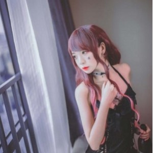 超人气宅男倾倒的精选cos女神疯猫ss最新有尺度私拍合集