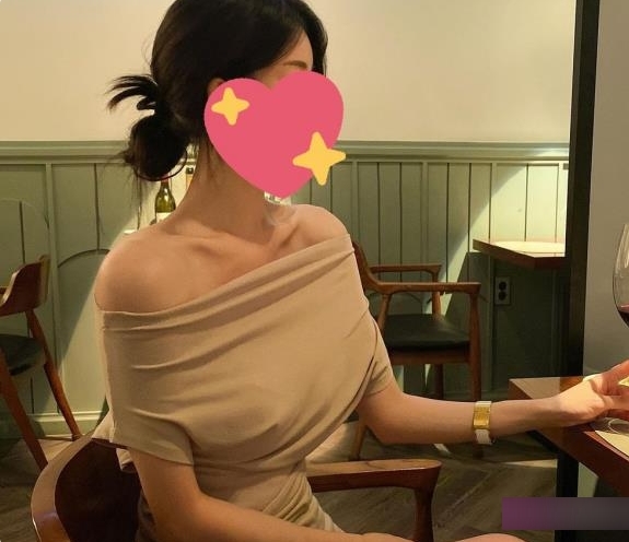 奇妙独家：某航空推出的奇妙产品38万粉：某航空的38万粉丝Ashley：某航空的产品名称或品牌名称日常打粑粑：某航空的日常使用产品私拍：某航空的私人拍摄服务