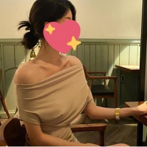 奇妙独家：某航空推出的奇妙产品38万粉：某航空的38万粉丝Ashley：某航空的产品名称或品牌名称日常打粑粑：某航空的日常使用产品私拍：某航空的私人拍摄服务