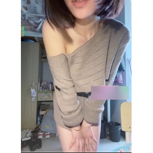 超爆私拍：校花绮珂珂天然圆润大罩杯私拍照片