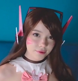 商品性感边缘妹与镜头前的给力嘴艺视频