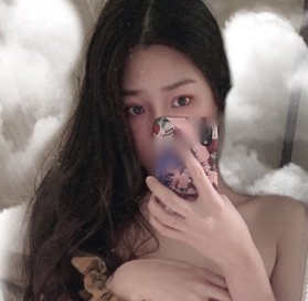 自行打包的Twitter账号苏苏超甜的12套最全合集，共273张图片，视频总大小为5.82G，提供多种下载方式