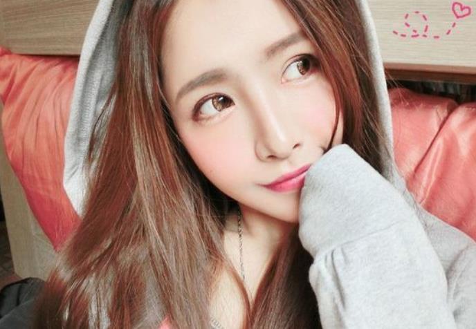 网红妹子日常自拍家居风格