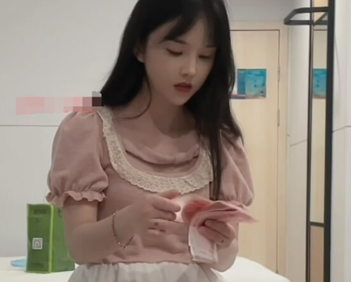 清纯光“阴”学生妹约会视频