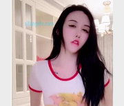 柠檬猪主播首次展示的48W粉丝定制诱惑