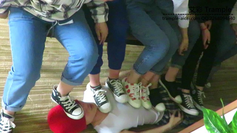 高清院校合作7小主：长凳蹦跳踩踏肋骨损伤