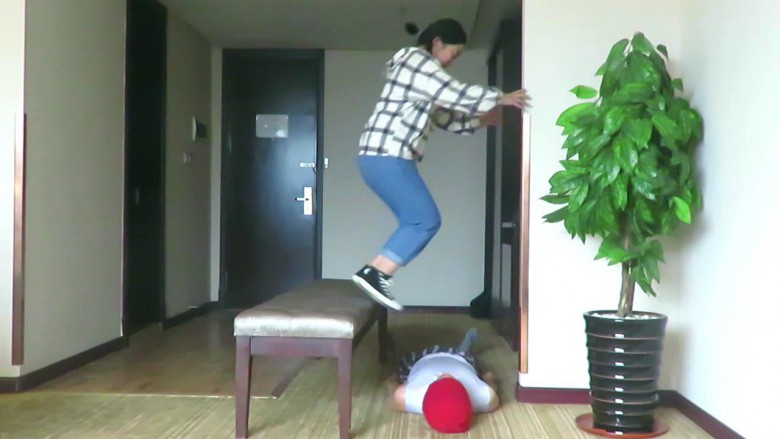 高清院校合作7小主：长凳蹦跳踩踏肋骨损伤