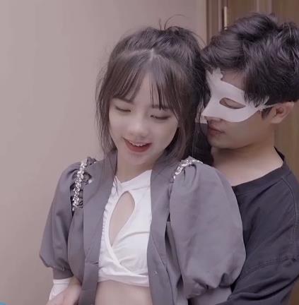 抖音火爆话题潘甜甜三部曲，青春可爱缝纫机表演，观看下载