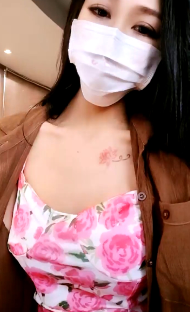 视频户外餐厅表演：出场，某处不明液体盘3V，2.2G