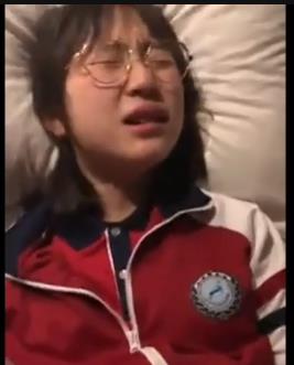 “河南实验中学热门事件：眼镜L莉自拍视频时长1小时03分，含广告水印，观看下载！”