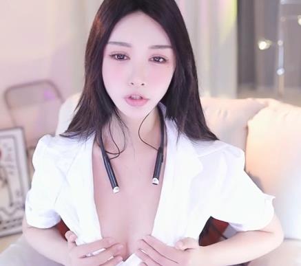 Stripchat优质女神JyPope黑丝美腿剧情搭讪老板1V328m