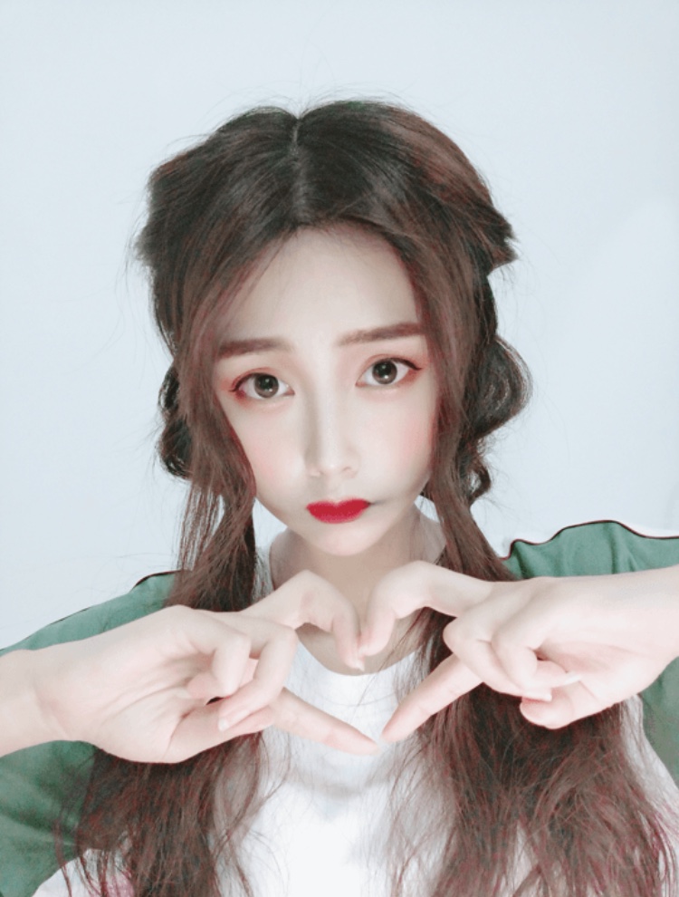 高颜值茜公举殿下4574p312v合集-190套12G大神足球比赛