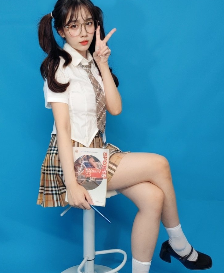 Ceasonshot99女神露脸户外展示高颜值御姐风火粉丝291M/4V＋185P