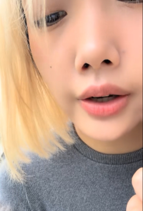 野外小帐篷烧烤秀：瘦不下来的欢小姐直播视频1G/4个版本