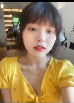 妹子李月：超可爱作者自拍视频，展现内心美丽与魅力