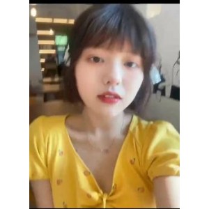 妹子李月：超可爱作者自拍视频，展现内心美丽与魅力