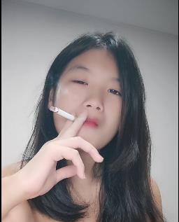 小妹自拍洗澡视频，S级身材爱被关注，1小时全面刷新认知！
