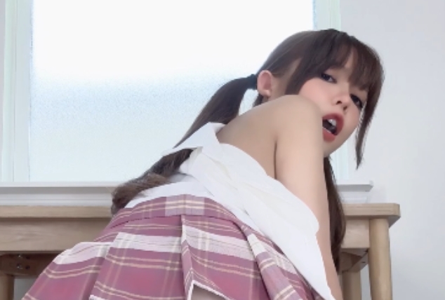 迷人亚裔妹子KittyKum视频合集：883部，总大小189.5g