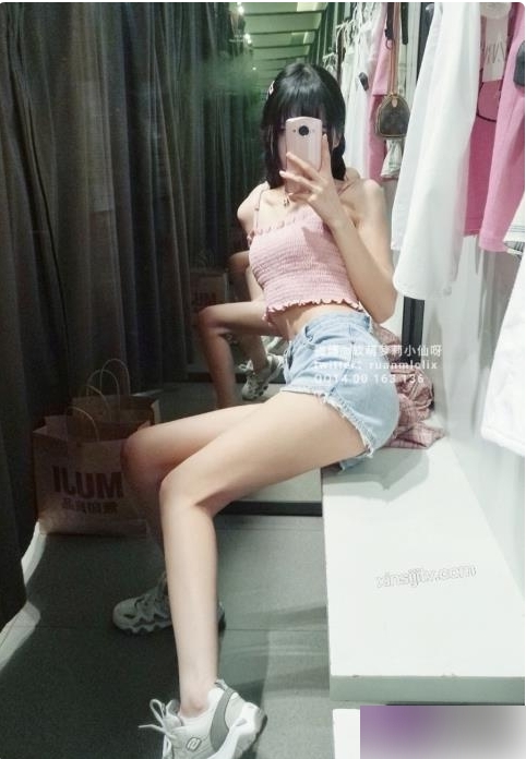 软萌妹子小仙的首发作品-推特试衣间