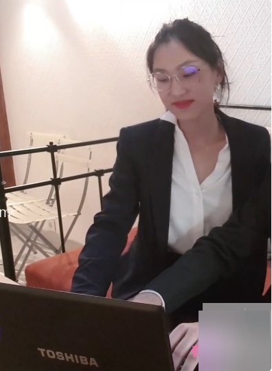 刘玥的办公室用品：一部留学生