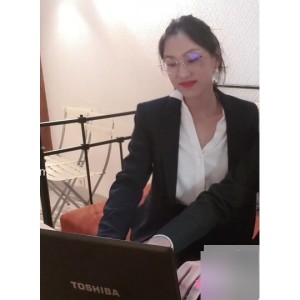 刘玥的办公室用品：一部留学生