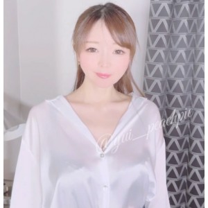 热播视频：人气樱花妹yuipeachpie新宾馆弄秘书1V+1.86G百度盘解压