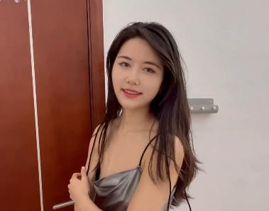 雨蒙：某传媒新签约表姐，23分钟出声视频露脸惊艳青春