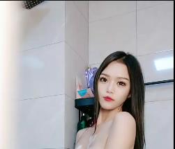 浴室自拍美女，时长1分24秒，颜值身材爆表，用嘴爆弄大长腿鲍鲍声音销魂