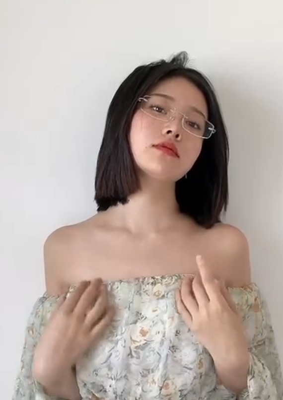 清秀气质模特年年作品大合集32.7g，104套视频等你收藏