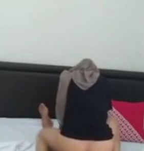 少妇与隔壁老王的越轨互动：酒店秘密分享百度盘