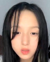 18岁青春骚小芊Baby稀有女两个小屁8V4.3G百度盘自行打包感受