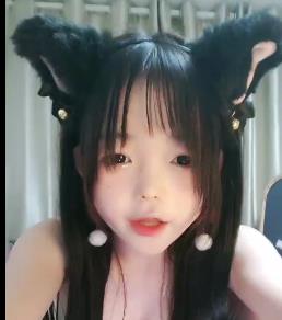 小姐姐L莉：幼态童颜美颜魅力无限，1小时43分钟视频热度爆棚！
