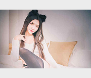 源纱希喵喵合集：高颜值日本风美女，猫耳黑丝诱惑，腿控绅士必收藏