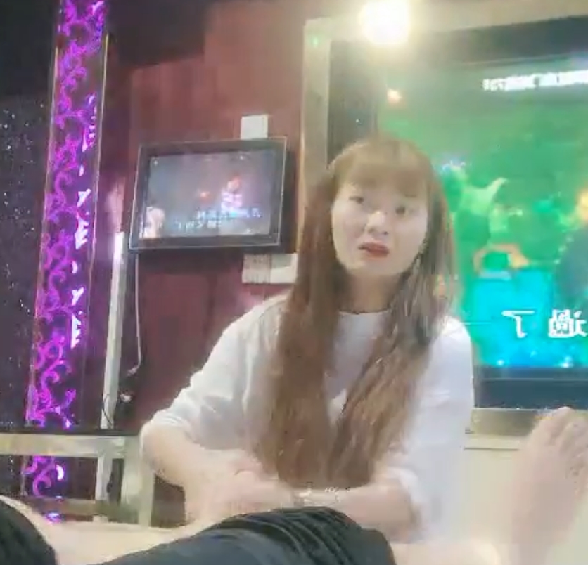 探花215v204g大片合集，伟哥足浴店精彩视频尽收眼底