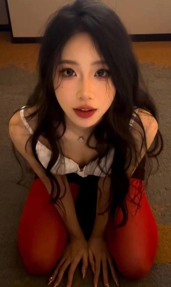 某某门事件天津大学校花emlly16P6V81MB，金主爸爸的奴隶小狗，死不承认的秘密