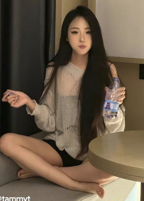 某某门事件天津大学校花emlly16P6V81MB，金主爸爸的奴隶小狗，死不承认的秘密