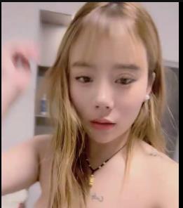 烟酒店员工欣欣月儿特写包包，13V-5.6G视频合集，女店收银员战力熟女魅力